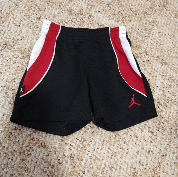 Size 18 Months Air Jordan baby boys black white an red basketball shorts - Picture 2 of 10